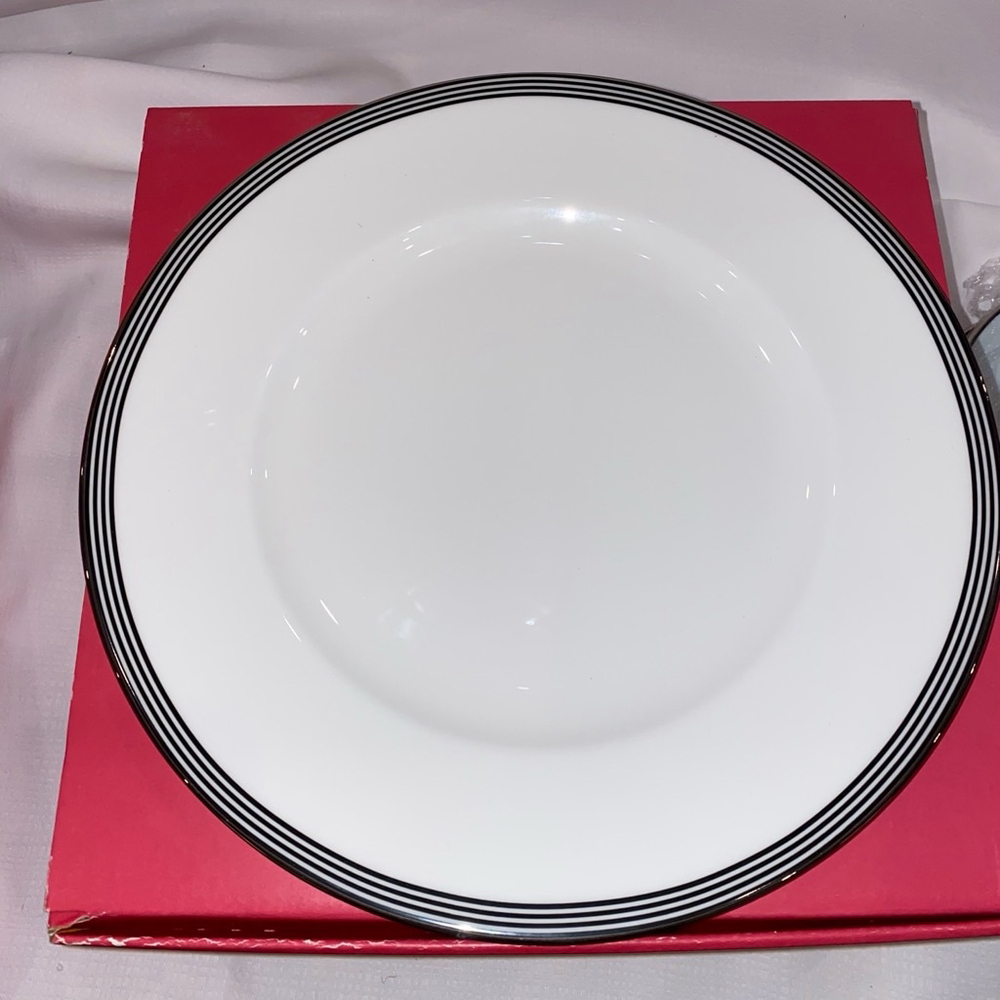 (3 Place Settings) Kate Spade New York Parker Place 5 Piece China Place Serving - Picture 4 of 16